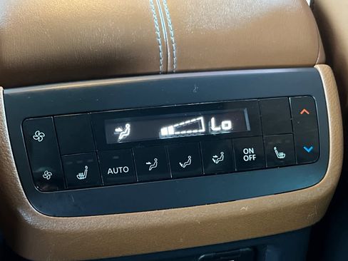 Used 2023 Nissan Pathfinder Platinum image 14