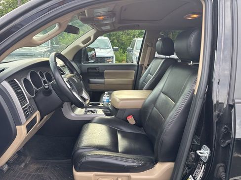 Used 2015 Toyota Sequoia SR5 AWD/4WD image 17