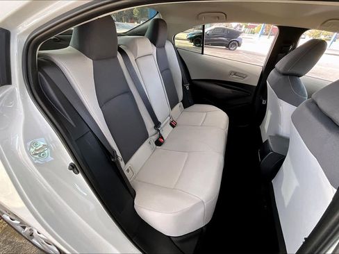 Used 2022 Toyota Corolla LE image 19