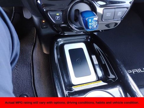 Used 2017 Toyota Prius Four image 6