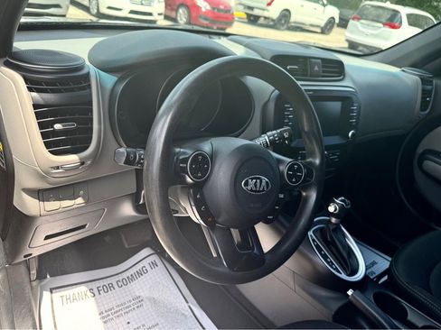 Used 2018 Kia Soul + image 7