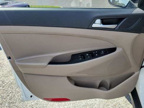 Used 2019 Hyundai Tucson SE image 18