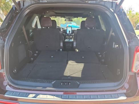 Certified 2022 Ford Explorer Platinum w/ Equipment Group 601A image 8