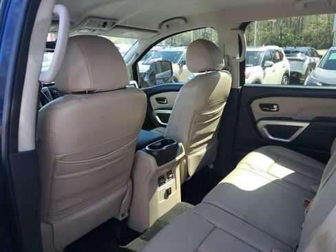 Used 2017 Nissan Titan SV image 9