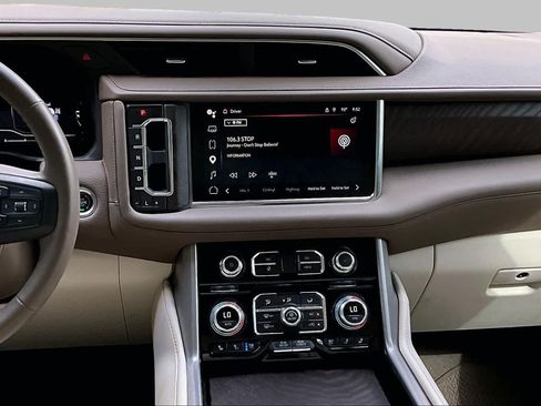 Used 2024 GMC Yukon XL Denali AWD/4WD image 7