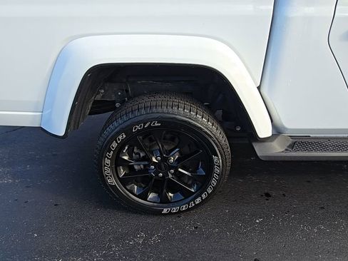 Used 2022 Jeep Gladiator Overland image 11