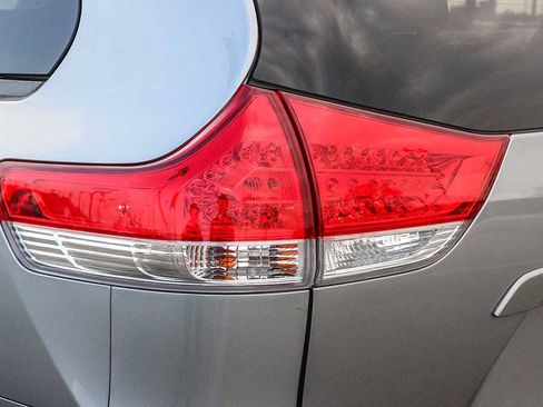 Used 2013 Toyota Sienna LE image 7