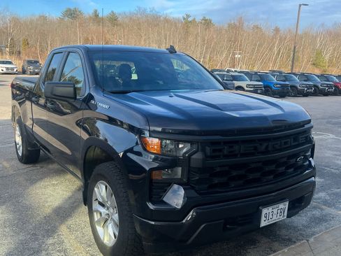 Used 2023 Chevrolet Silverado 1500 Custom image 3