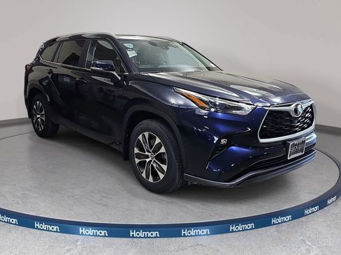 Used 2025 Toyota Highlander XLE AWD/4WD image 4