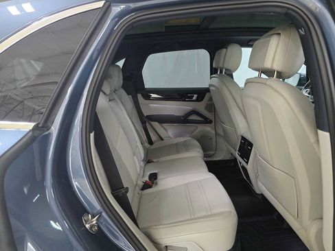 Used 2020 Porsche Cayenne AWD/4WD image 12