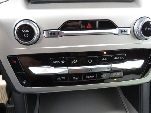 Certified 2022 Ford Explorer XLT w/ Equipment Group 202A image 20