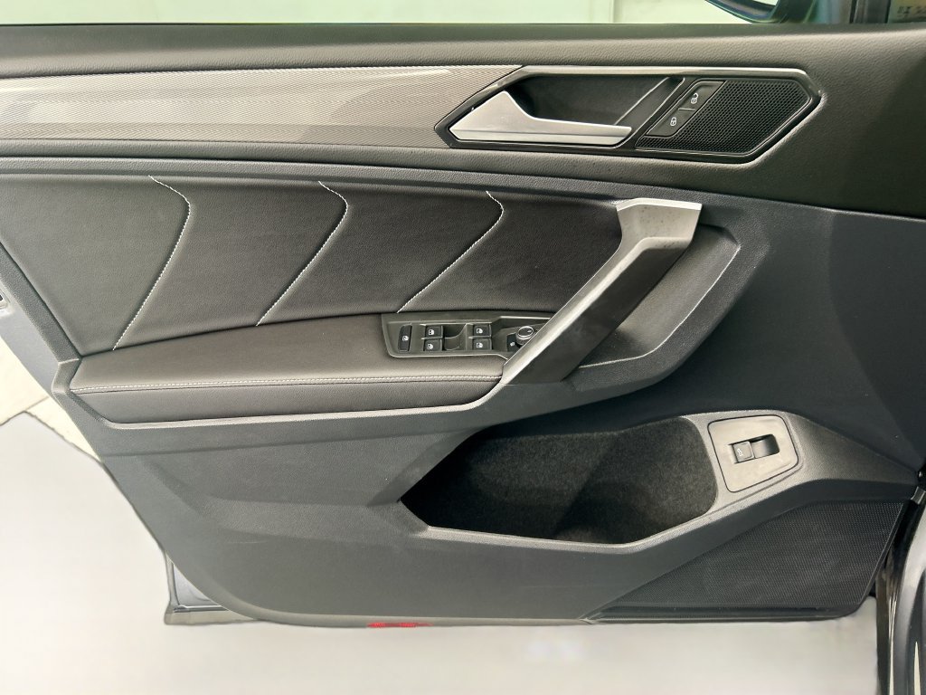 Used 2024 Volkswagen Tiguan SE FWD image 22