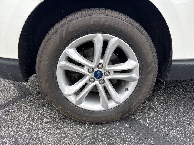 Used 2020 Ford Edge SEL w/ Convenience Package AWD/4WD image 11