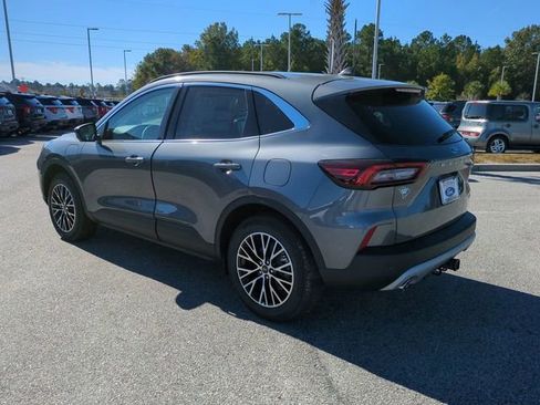Used 2025 Ford Escape SE w/ PHEV Premium Package FWD image 6