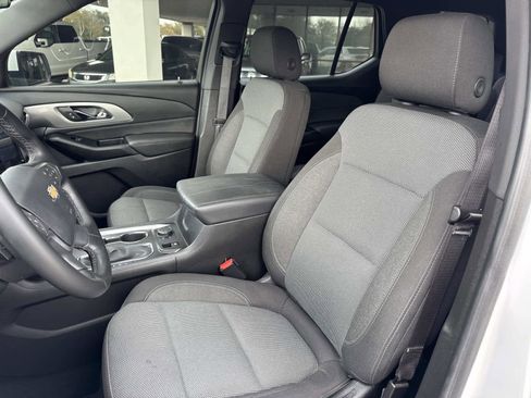 Used 2023 Chevrolet Traverse LT image 32