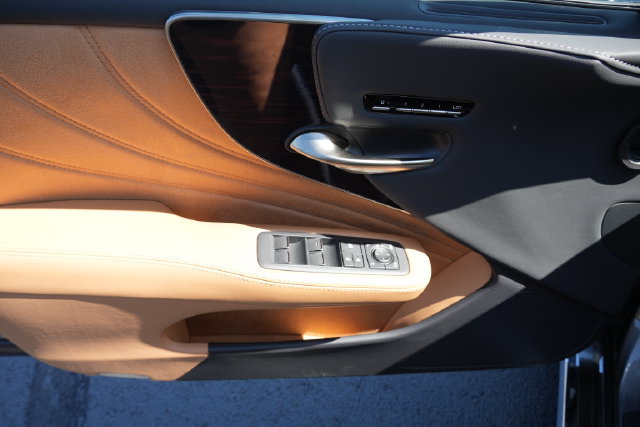 Used 2024 Lexus LS 500 w/ Interior Upgrade Package RWD image 26