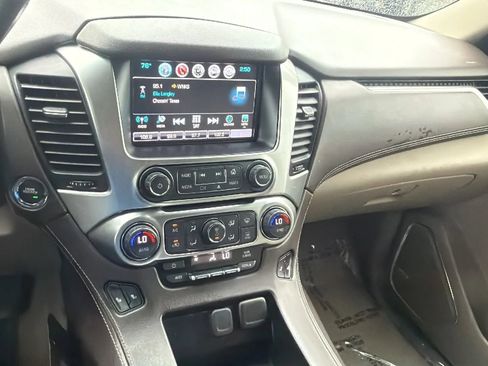 Used 2019 Chevrolet Suburban LT w/ Luxury Package AWD/4WD image 17
