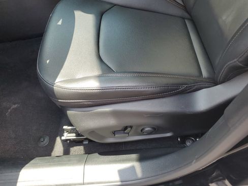 Used 2024 Jeep Compass Latitude w/ Sun and Sound Group AWD/4WD image 18