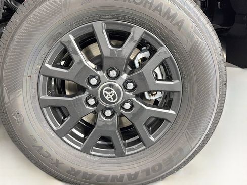 New 2026 Toyota 4Runner SR5 AWD/4WD image 31
