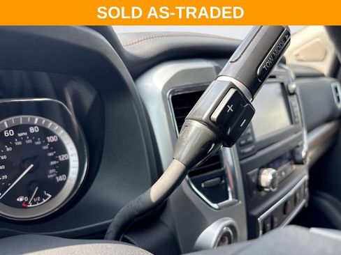 Used 2018 Nissan Titan SL AWD/4WD image 19
