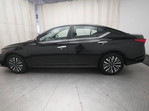 Used 2025 Nissan Altima 2.5 SV AWD/4WD image 23