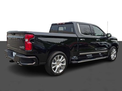 Used 2025 Chevrolet Silverado 1500 High Country w/ High Country Premium Package AWD/4WD image 6