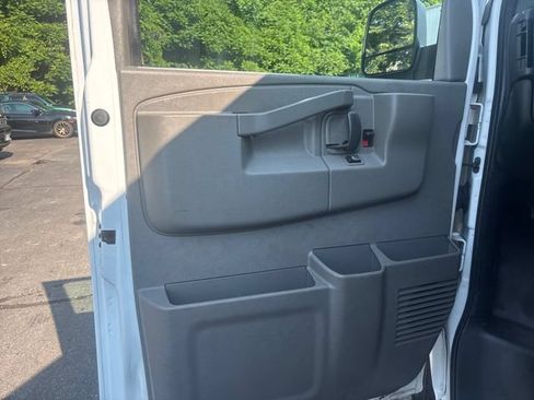 Used 2017 Chevrolet Express 2500 RWD image 13