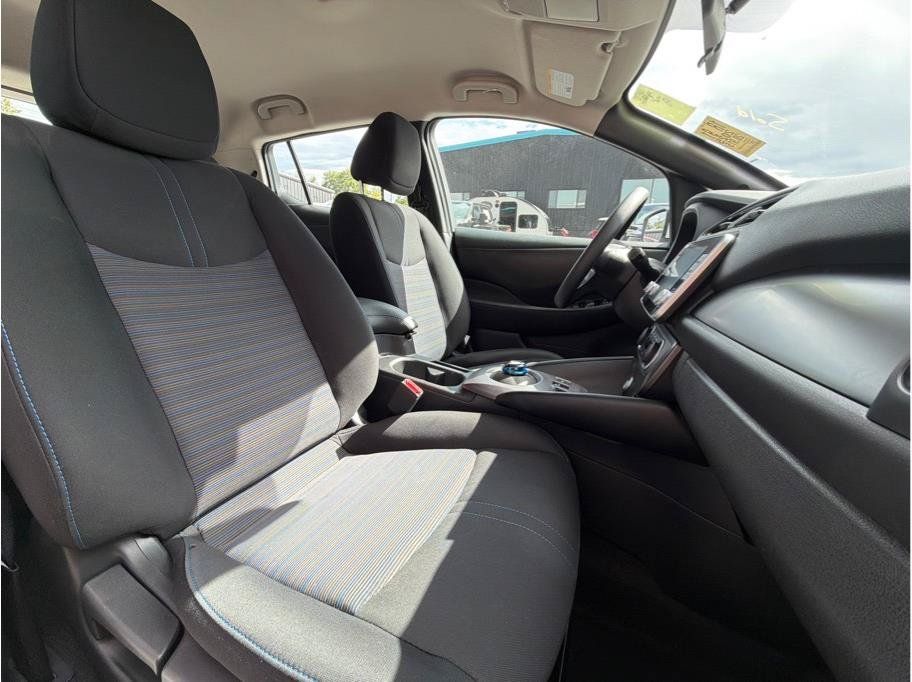 Used 2025 Nissan Leaf S FWD image 4