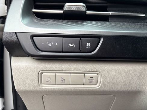 Certified 2023 Kia Carnival LX image 19