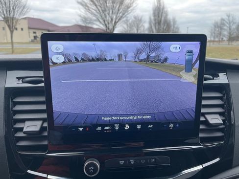 Used 2023 Ford Transit 350 XLT image 15