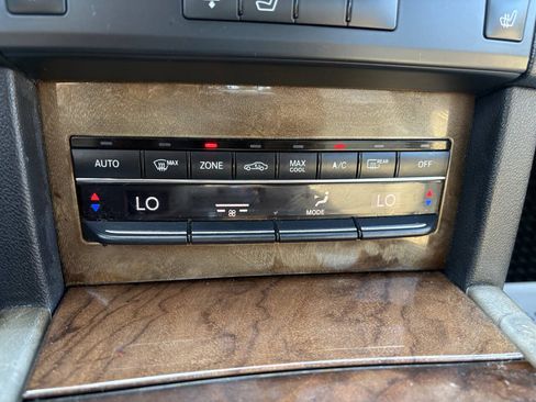 Used 2010 Mercedes-Benz E 350 4MATIC Sedan image 40