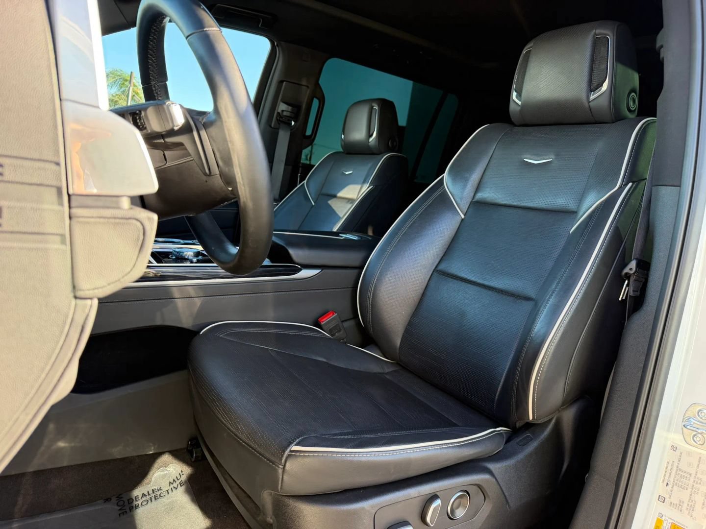 Used 2025 Cadillac Escalade ESV Sport AWD/4WD image 9