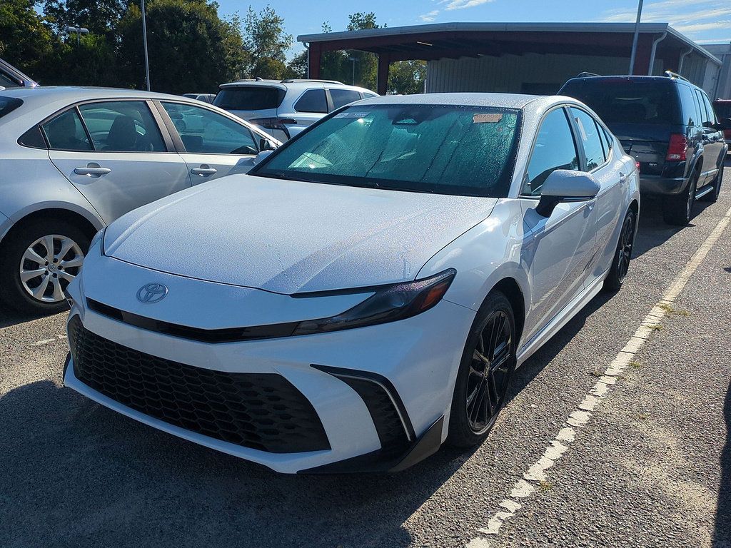 Used 2026 Toyota Camry SE FWD image 5