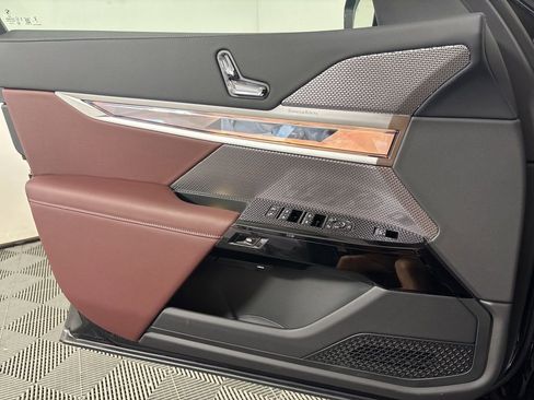 New 2025 BMW 740i 740i w/ Premium Package image 21