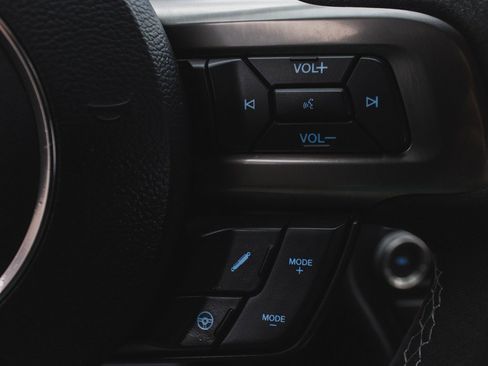 Used 2016 Ford Mustang Shelby GT350 w/ Technology Package image 25