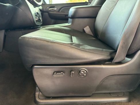 Used 2007 GMC Sierra 2500 SLT w/ Z71 Off-Road Package image 16