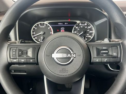 Used 2023 Nissan Rogue S image 30