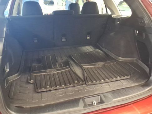 Used 2017 Subaru Outback 2.5i AWD/4WD image 6