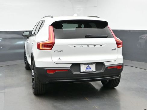 Used 2023 Volvo XC40 B5 Plus w/ Driver Assist Package AWD/4WD image 8