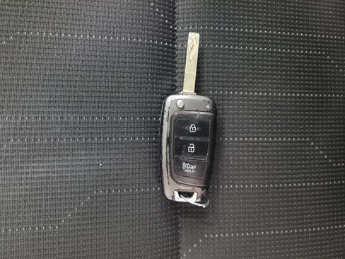 Used 2021 Hyundai Venue SE FWD image 32