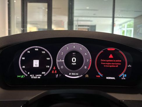 Used 2025 Porsche Panamera RWD image 26