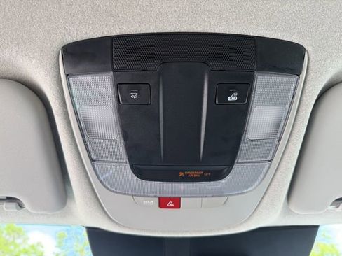 Used 2025 Kia Niro EX FWD image 24