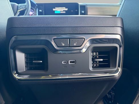New 2026 Chevrolet Silverado 1500 High Country w/ Midnight Edition AWD/4WD image 8