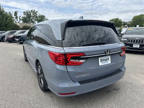Used 2024 Honda Odyssey Elite image 5