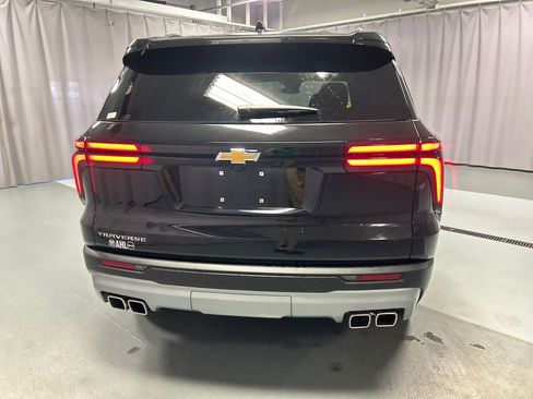 Used 2025 Chevrolet Traverse LT w/ Enhanced Driving Package image 6