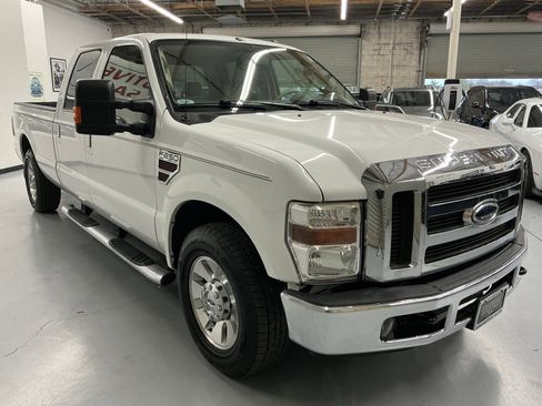 Used 2010 Ford F250 Lariat image 3