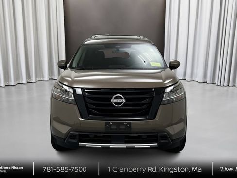 Certified 2024 Nissan Pathfinder Platinum w/ Black Appearance Package AWD/4WD image 2
