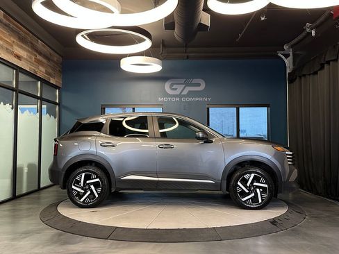 Used 2025 Nissan Kicks SV FWD image 2