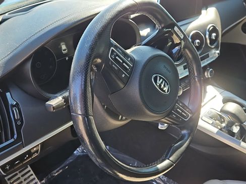 Used 2018 Kia Stinger GT2 image 2