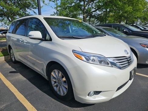 Used 2016 Toyota Sienna Limited Premium w/ Advanced Technology Package FWD image 2